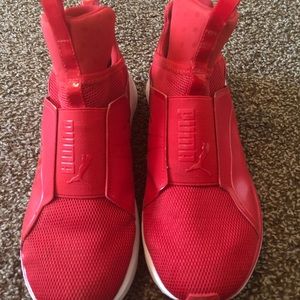 Women’s puma sneakers (NOT FENTY)